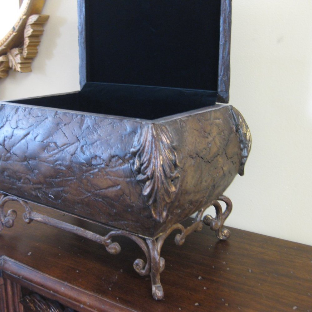 Decorative Box on stand - Picture 7 of 7